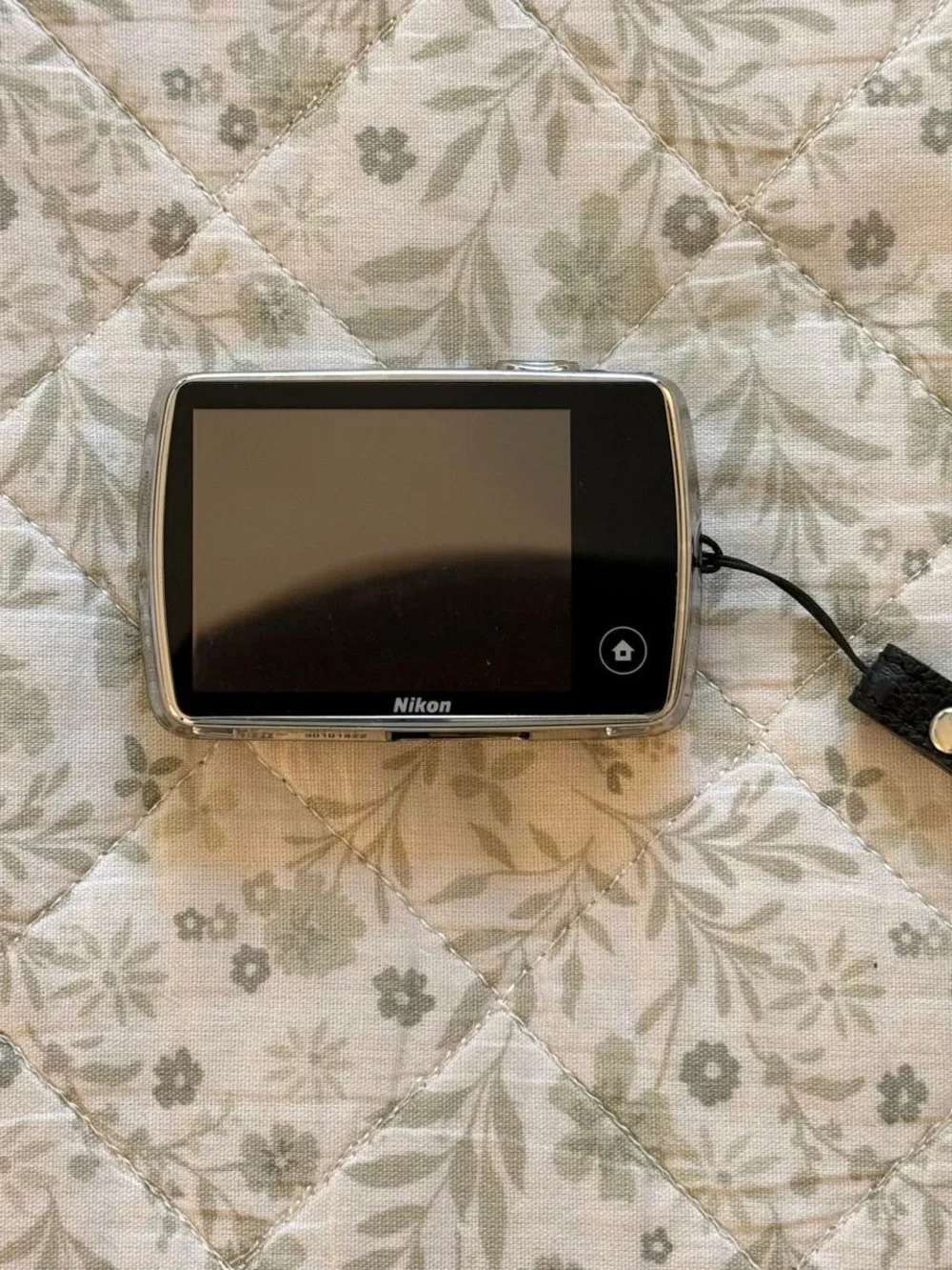 Nikon Coolpix S01 silver digital mini camera